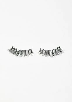 The Creme Shop Eyes Wispy Wink Hello Kitty Lashes